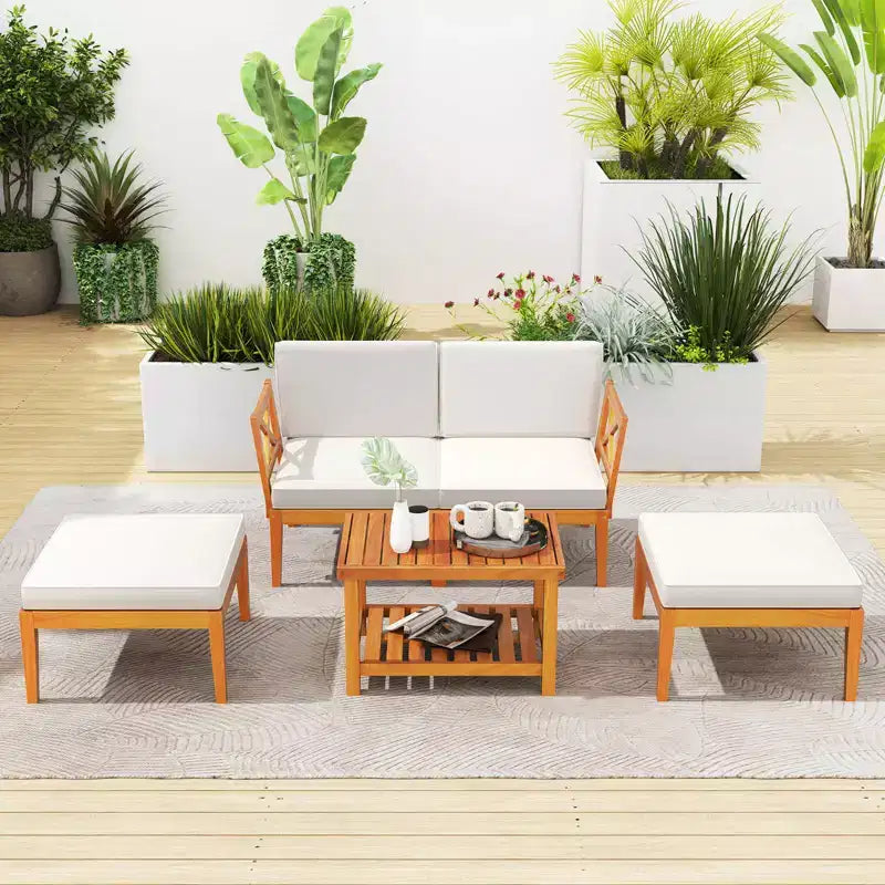 Ensemble de 5 chaises longues de patio Costway en bois d'acacia avec table basse à 2 niveaux et coussins