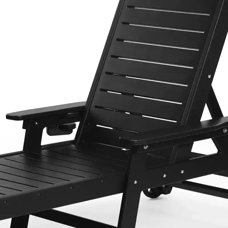 Chaise longue d'extérieur 3 pièces WestinTrends Aruba avec roues et porte-gobelet, accompagnée d'une table d'appoint de patio