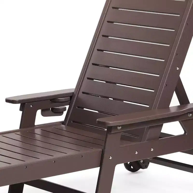 Chaise longue d'extérieur 3 pièces WestinTrends Aruba avec roues et porte-gobelet, accompagnée d'une table d'appoint de patio