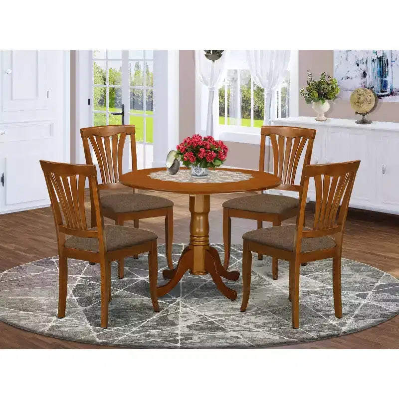Table à manger ronde 5 pièces HomeStock avec plateau en bois massif finition marron selle et 4 chaises