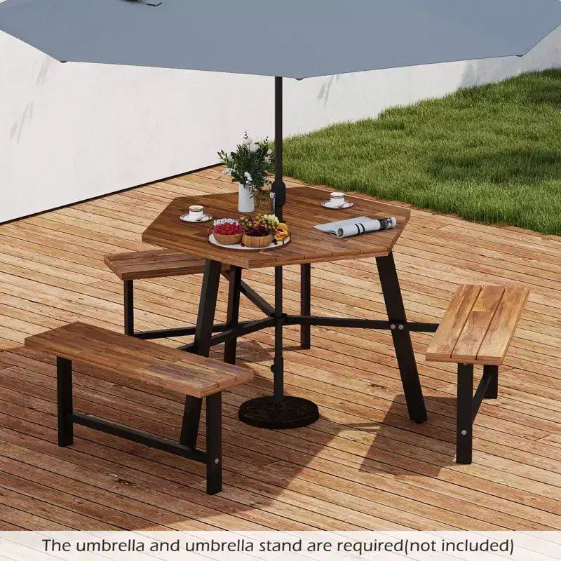 Table et bancs de pique-nique Costway 6 personnes en bois d'acacia avec 3 sièges, trou pour parasol et cadre en métal