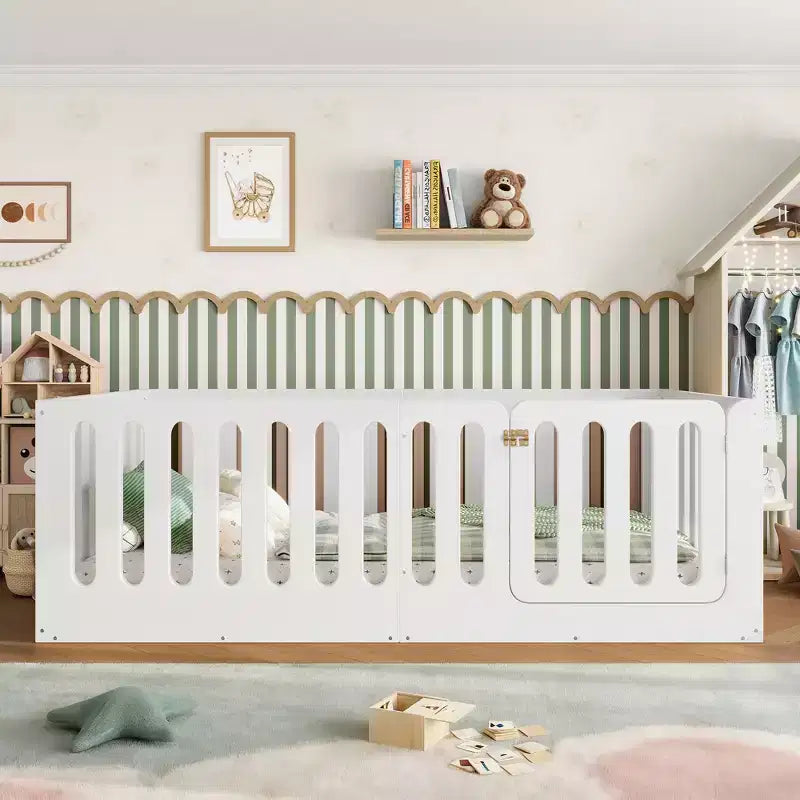 Lit Montessori au sol pour enfant, format simple, blanc, avec barrières et porte – Bois massif, 1 place