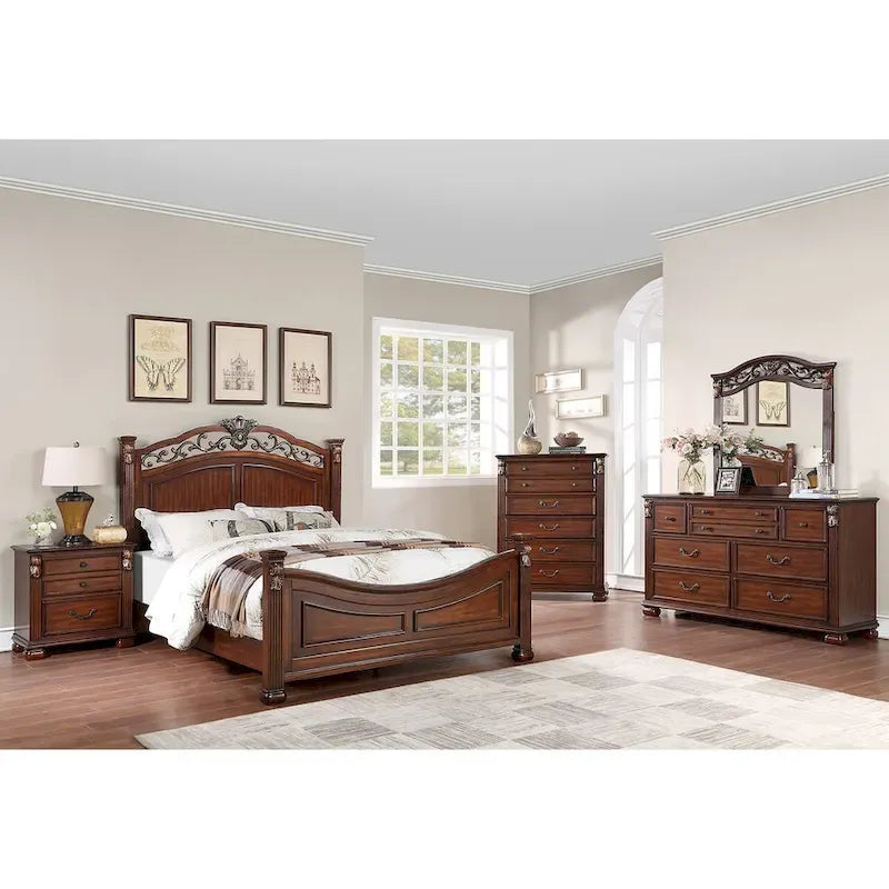 Lit en bois avec tête de lit sculptée en merisier foncé